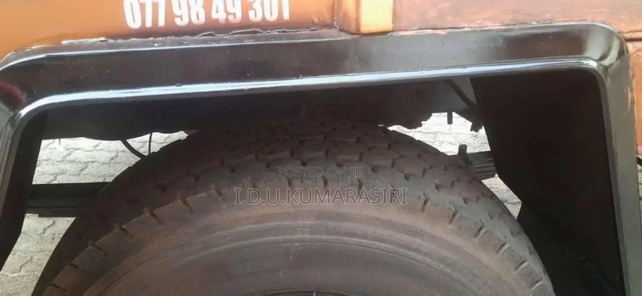 Ashok-Leyland Bowser 1999 Lorry (Used)