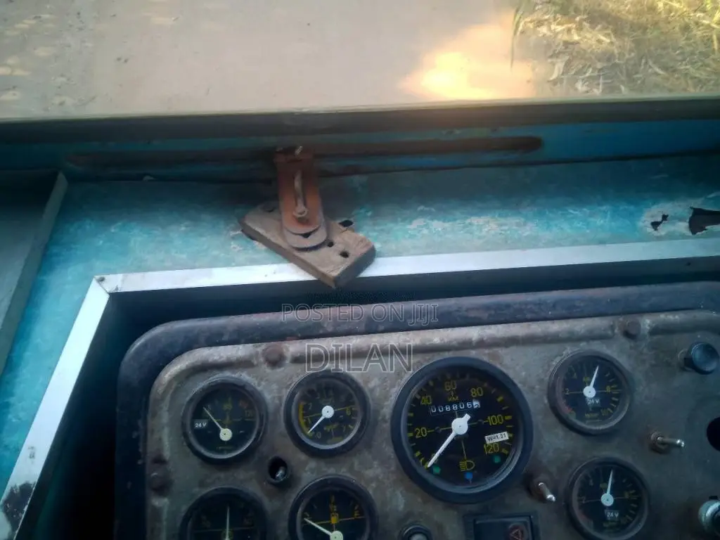 Ashok-Leyland Comet Super 2003 Lorry (Used)