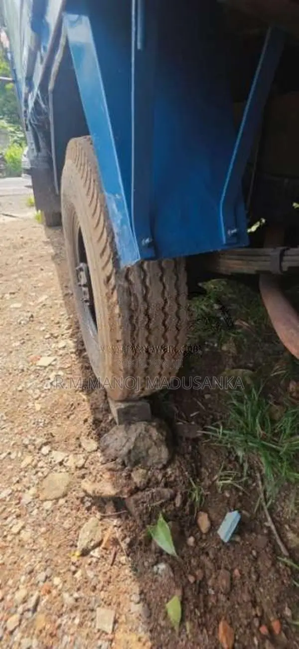 Isuzu ELF 1982 Lorry (Used)