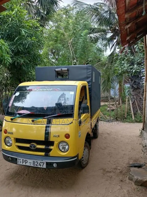 Tata Dimo Batta 2010 Lorry (Used)