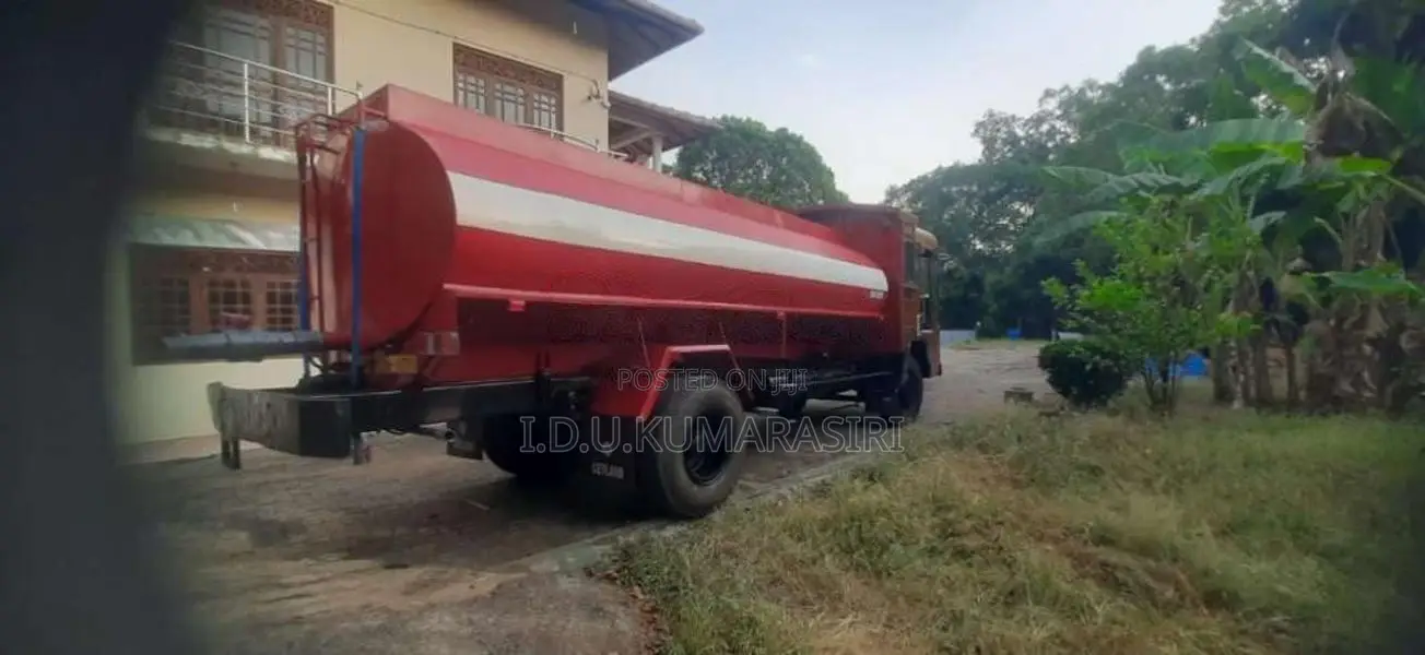 Ashok-Leyland Bowser 1999 Lorry (Used)