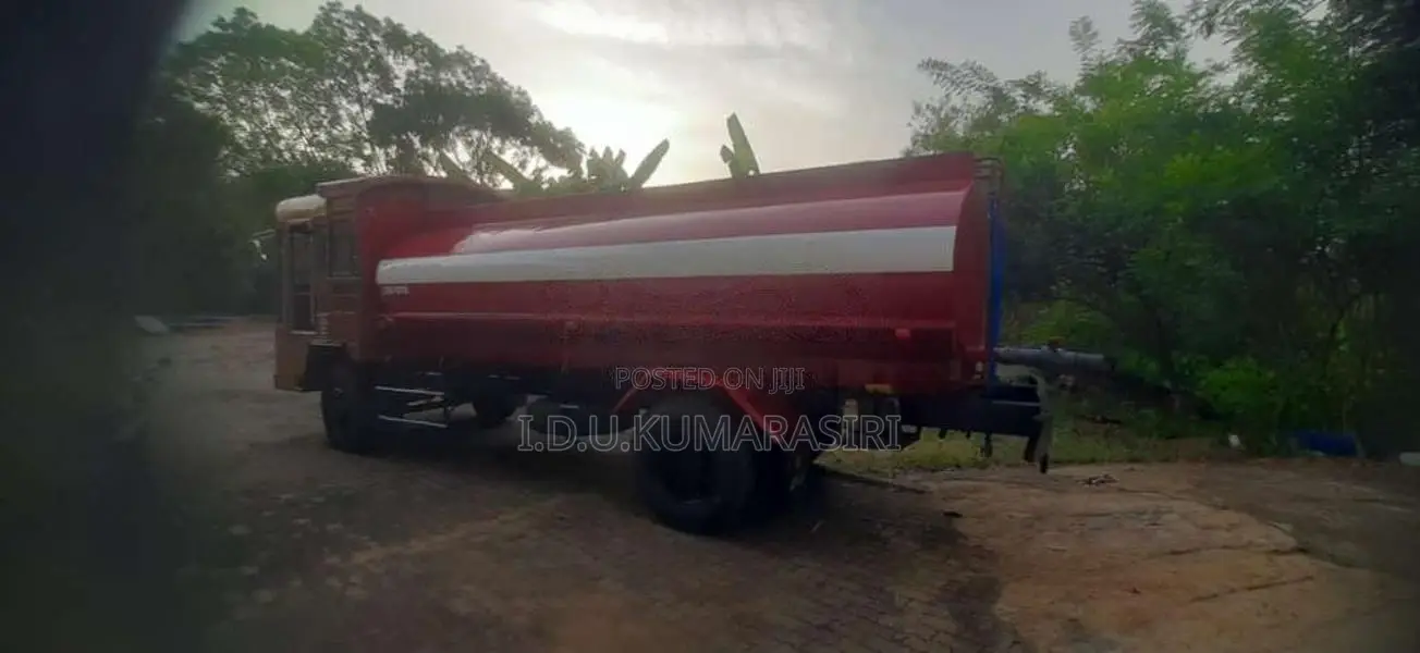 Ashok-Leyland Bowser 1999 Lorry (Used)