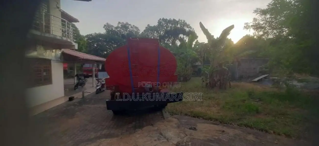 Ashok-Leyland Bowser 1999 Lorry (Used)