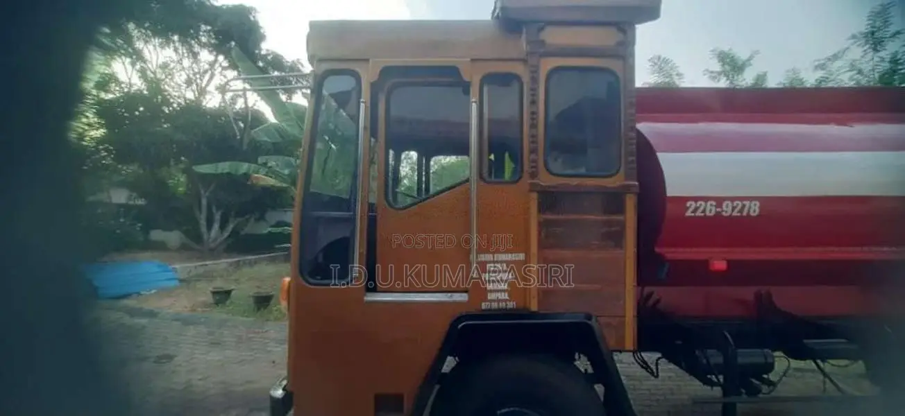 Ashok-Leyland Bowser 1999 Lorry (Used)