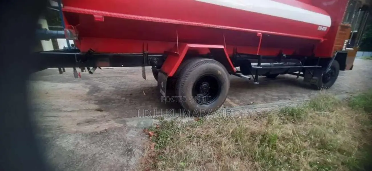 Ashok-Leyland Bowser 1999 Lorry (Used)