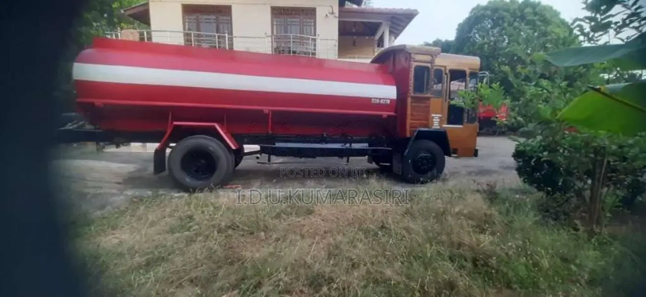 Ashok-Leyland Bowser 1999 Lorry (Used)