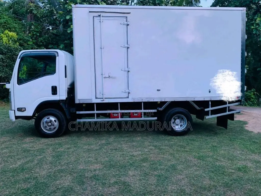 Isuzu ELF 2015 Lorry (Used)