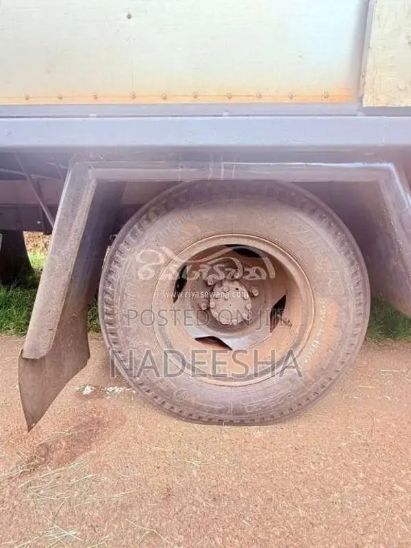Isuzu Forward 1980 Lorry (Used)
