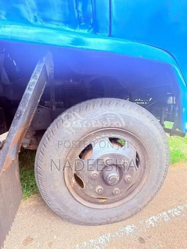 Isuzu Forward 1980 Lorry (Used)