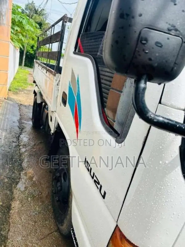 Isuzu ELF 2001 Lorry (Used)