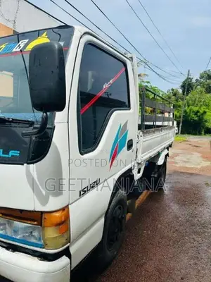 Isuzu ELF 2001 Lorry (Used)
