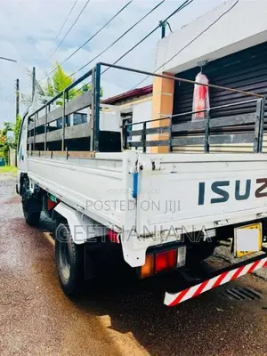 Isuzu ELF 2001 Lorry (Used)