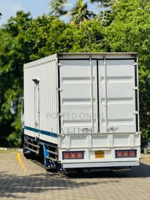 Isuzu Forward 2010 Lorry (Used)