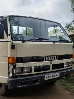 Isuzu NPR 1989 Lorry (Used)