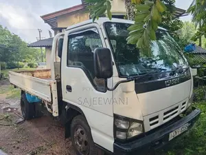 Isuzu ELF 2005 Lorry (Used)