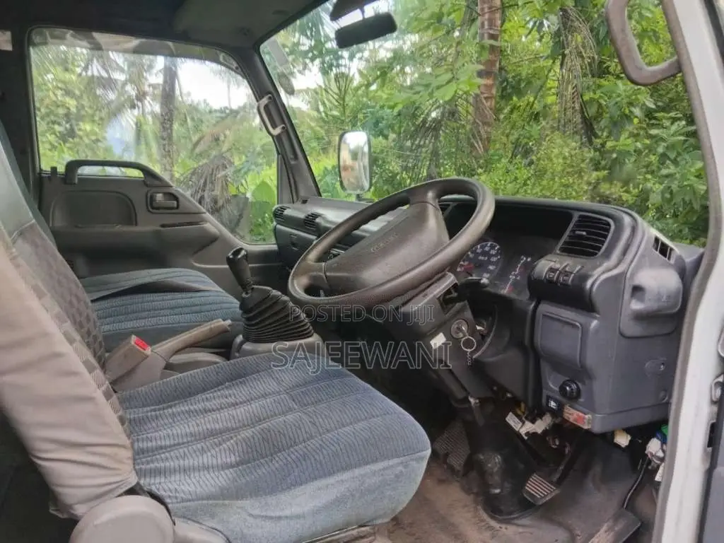 Isuzu ELF 2005 Lorry (Used)