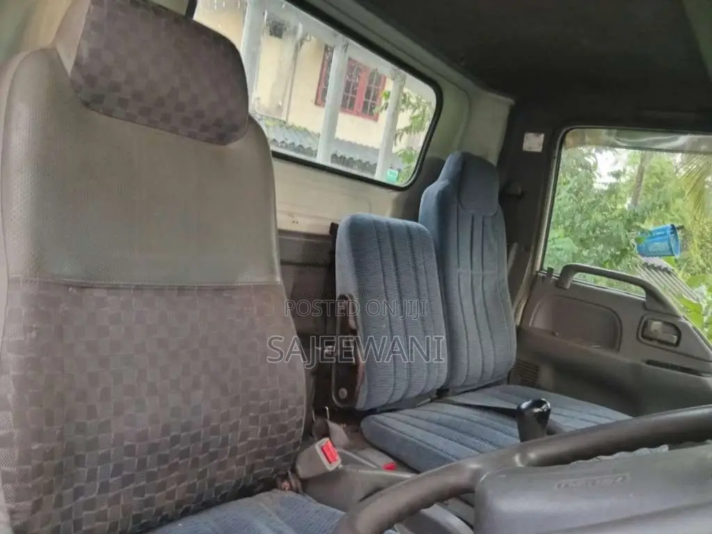 Isuzu ELF 2005 Lorry (Used)