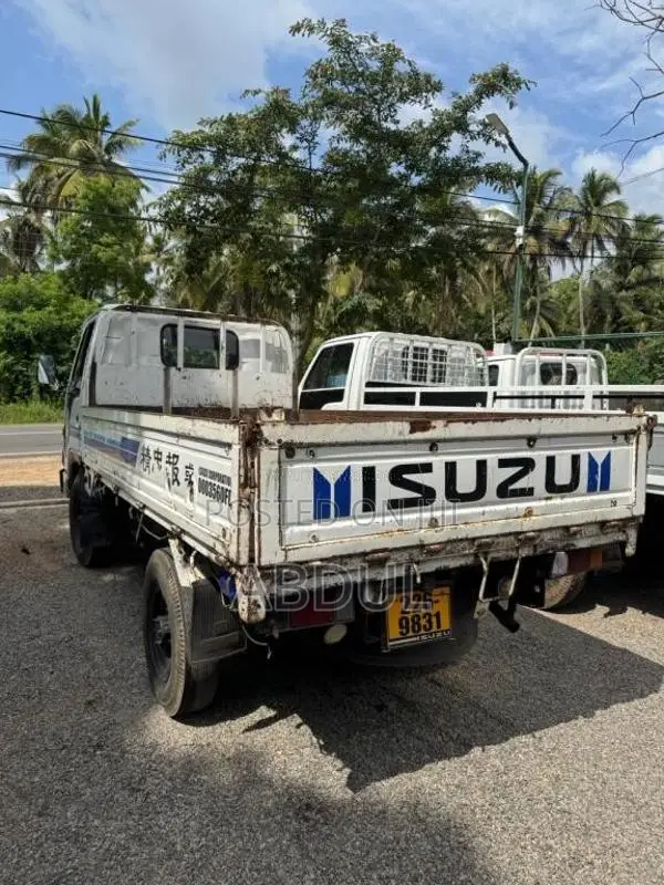 Isuzu NHR 1993 Lorry (Used)