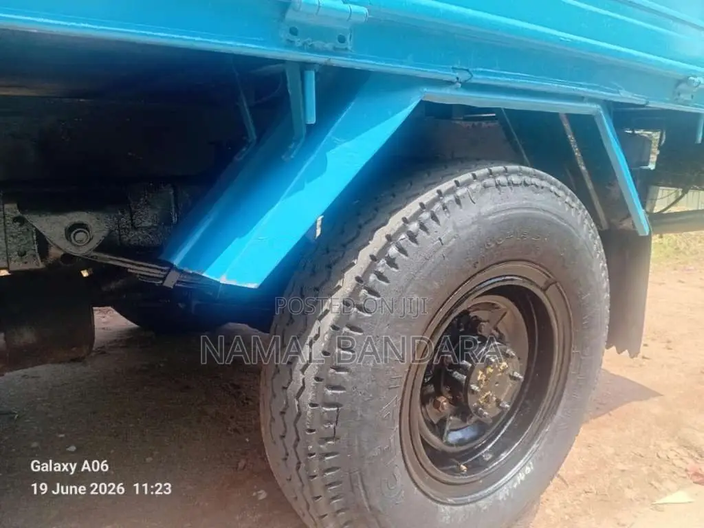 Isuzu ELF 1984 Lorry (Used)