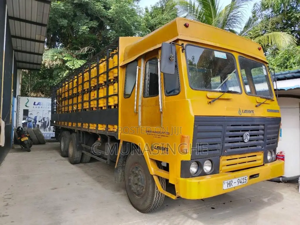 Ashok-Leyland 10 Wheel 2003 Lorry (Used)