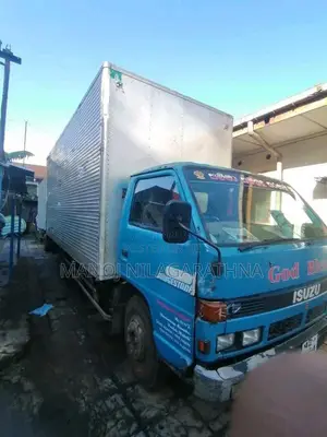 Isuzu NPR 1988 Lorry (Used)