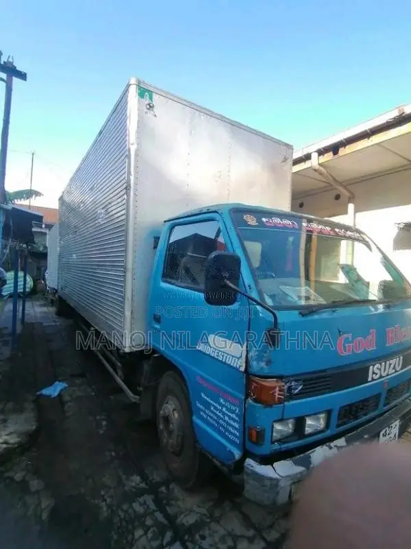 Isuzu NPR 1988 Lorry (Used)
