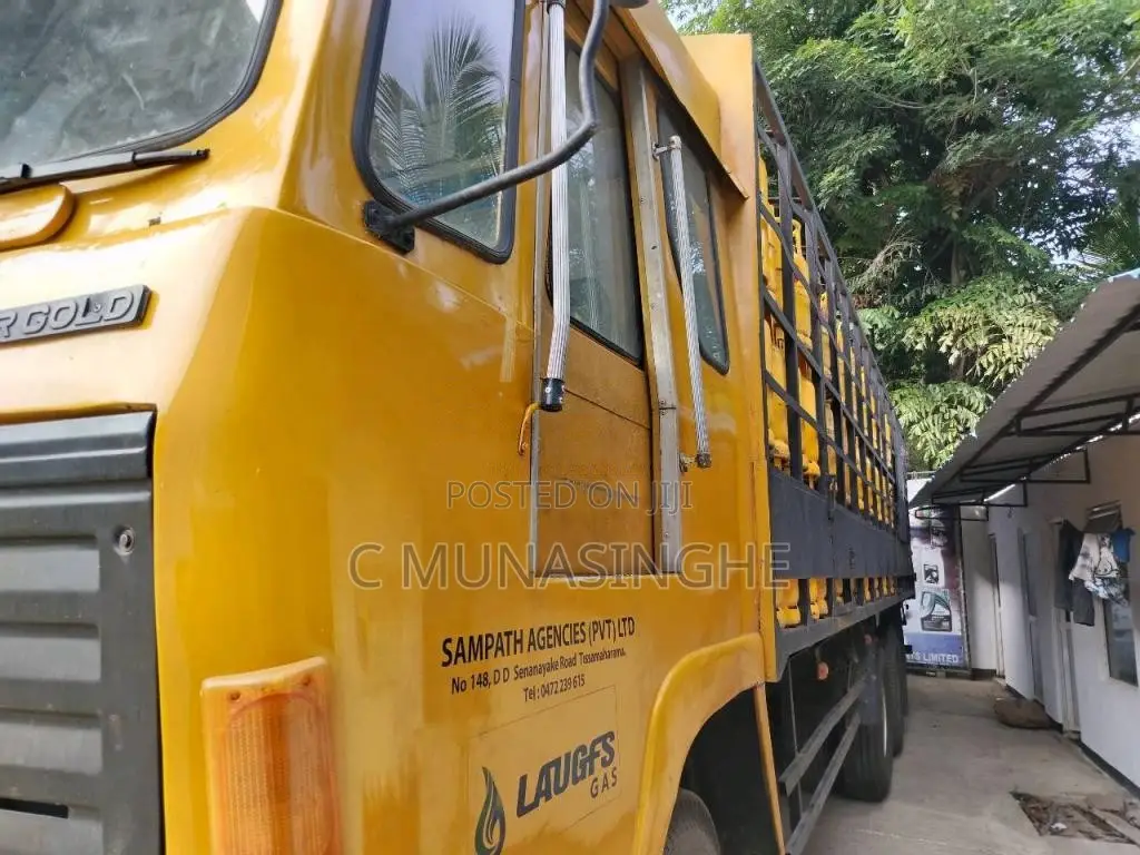 Ashok-Leyland 10 Wheel 2003 Lorry (Used)
