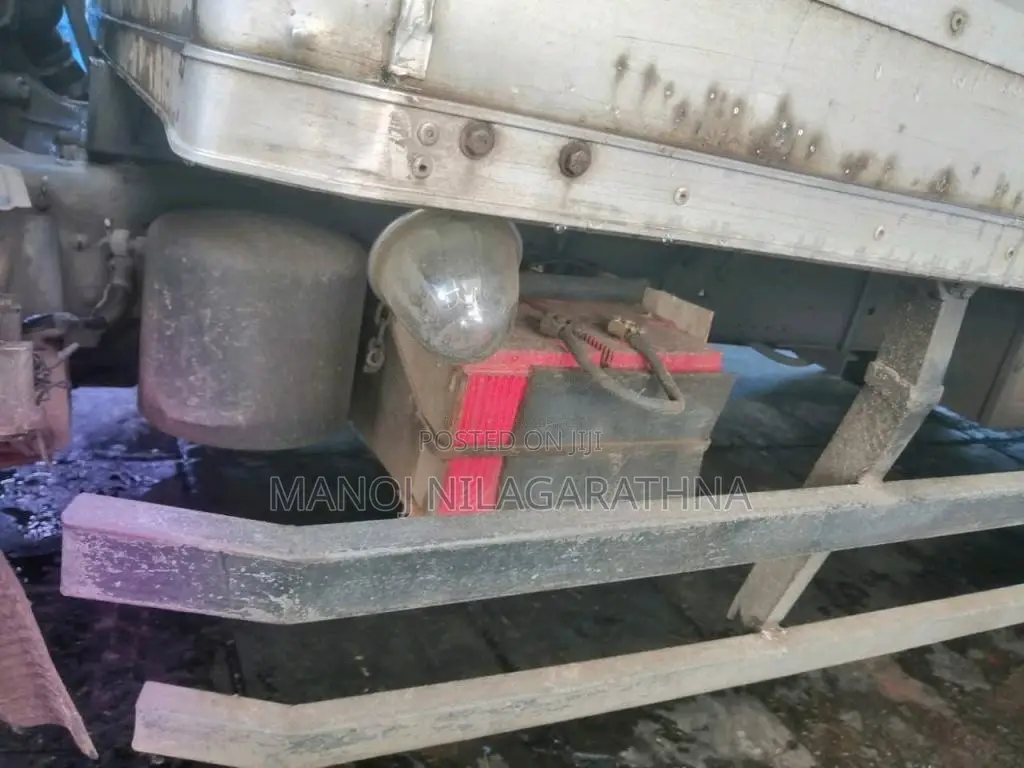 Isuzu NPR 1988 Lorry (Used)