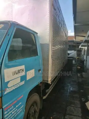 Isuzu NPR 1988 Lorry (Used)