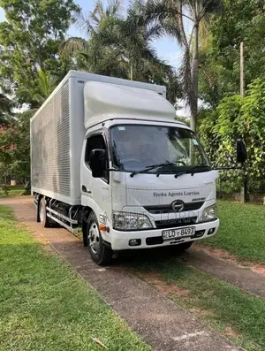 Toyota Hino 2014 Lorry (Used)