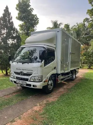 Toyota Hino 2014 Lorry (Used)