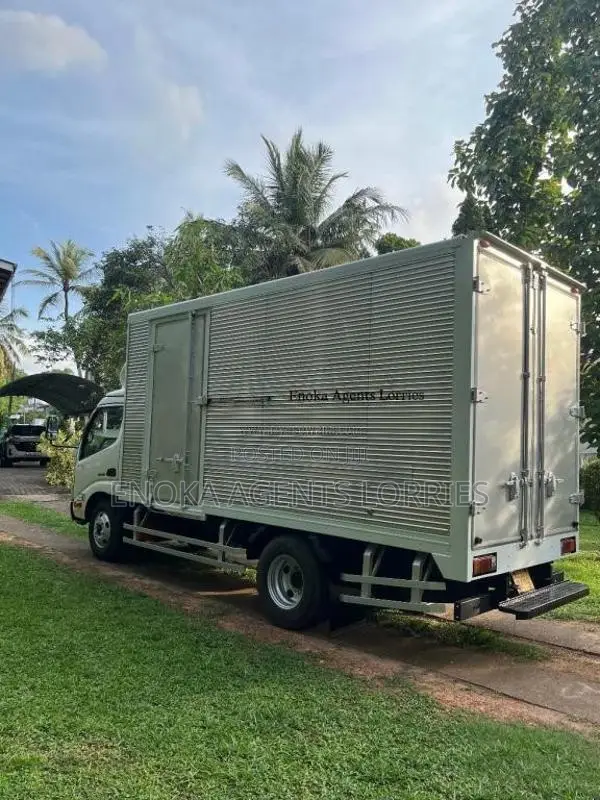 Toyota Hino 2014 Lorry (Used)