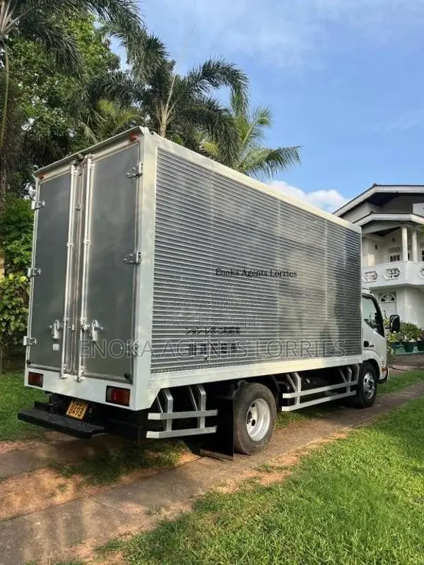 Toyota Hino 2014 Lorry (Used)