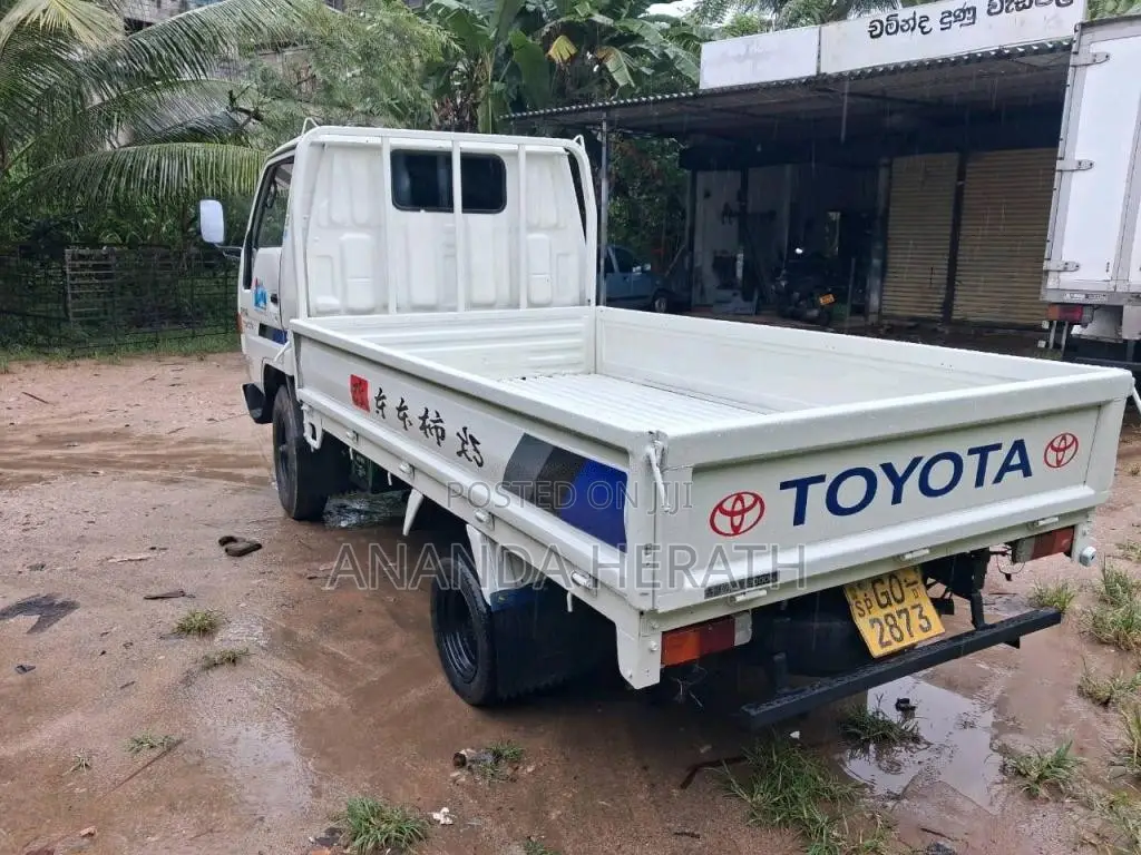 Toyota Dyna 1995 Lorry (Used)