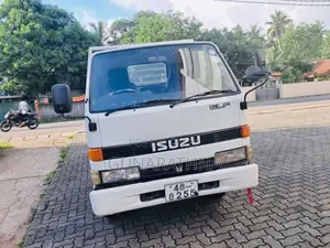 Isuzu ELF 1992 Lorry (Used)