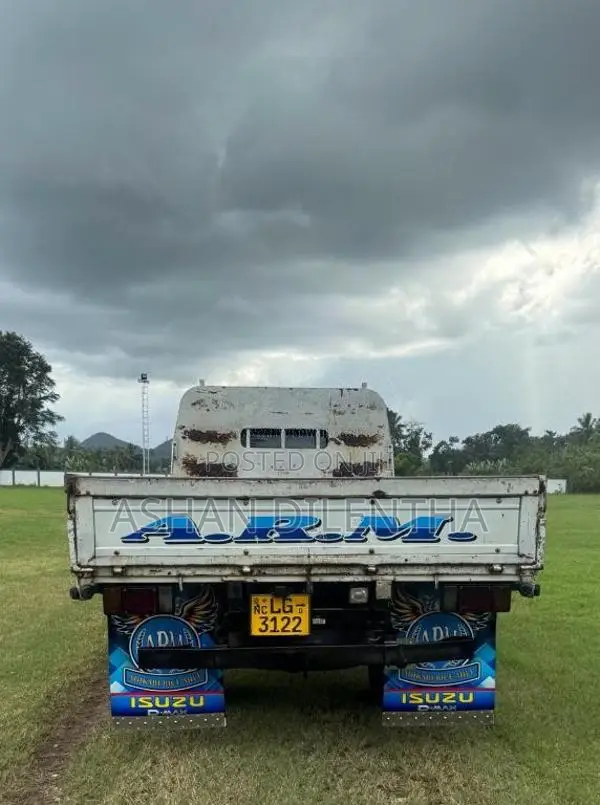 Isuzu ELF 350 2009 Lorry (Used)