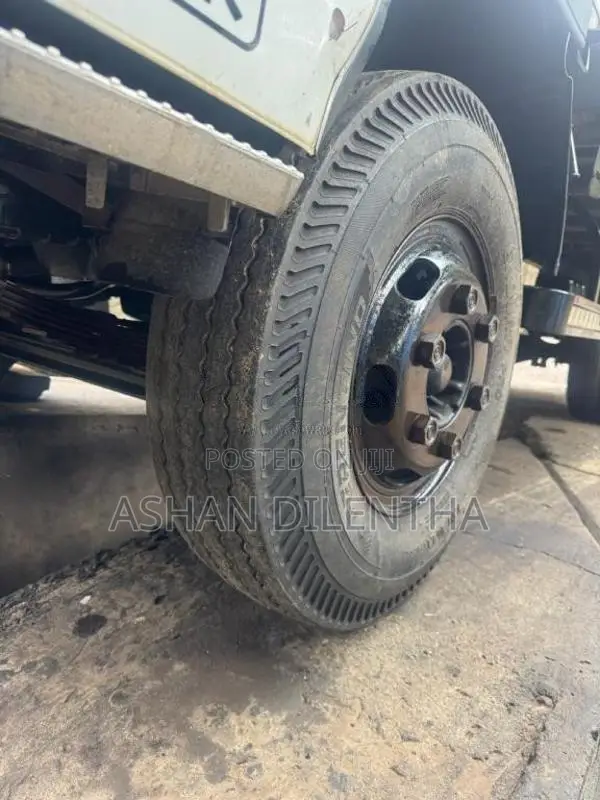 Isuzu ELF 350 2009 Lorry (Used)