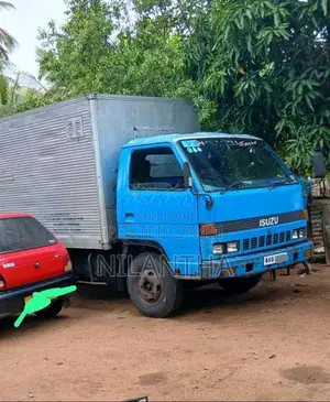 Isuzu ELF 1982 Lorry (Used)