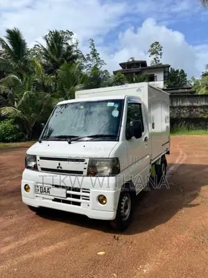 Mitsubishi MiniCab 2011 Lorry (Used)