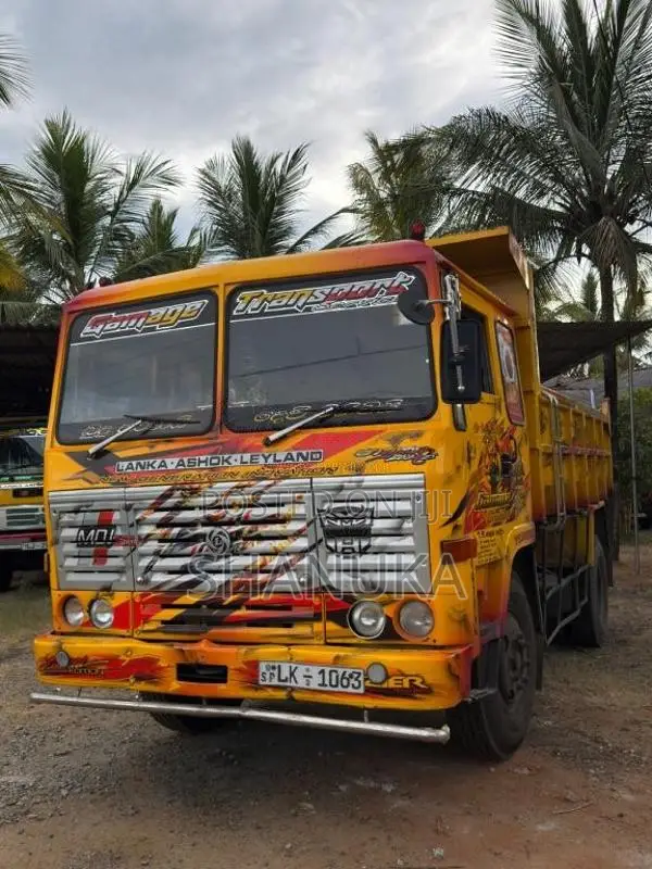 Ashok-Leyland Tipper 2012 Lorry (Used)