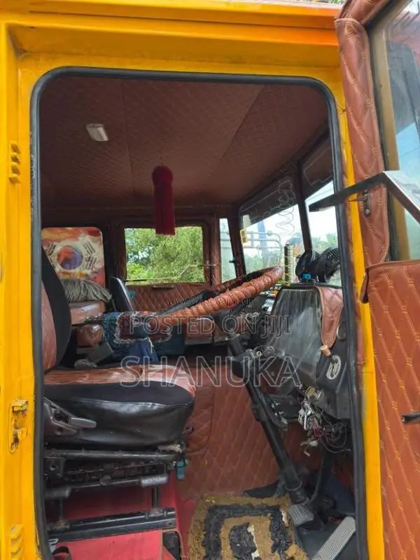 Ashok-Leyland Tipper 2012 Lorry (Used)