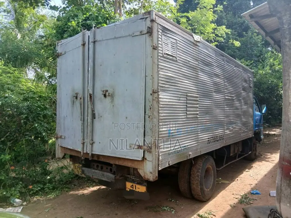 Isuzu ELF 1982 Lorry (Used)