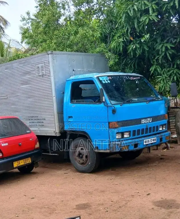 Isuzu ELF 1982 Lorry (Used)