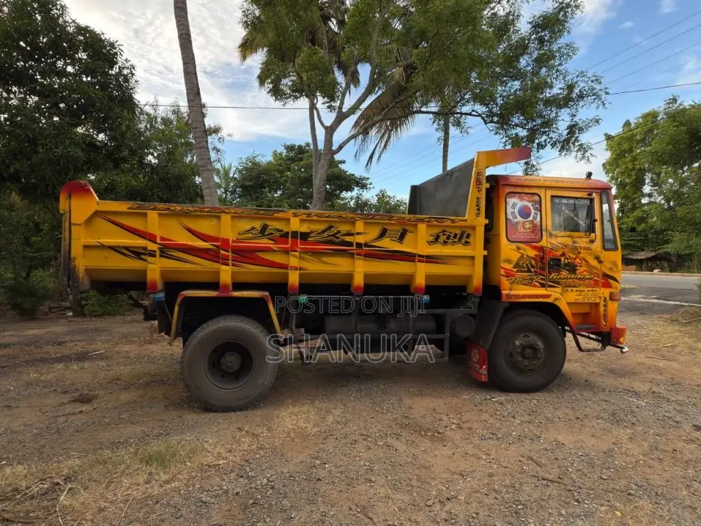 Ashok-Leyland Tipper 2012 Lorry (Used)