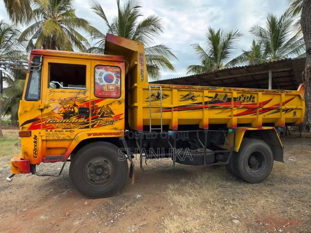 Ashok-Leyland Tipper 2012 Lorry (Used)