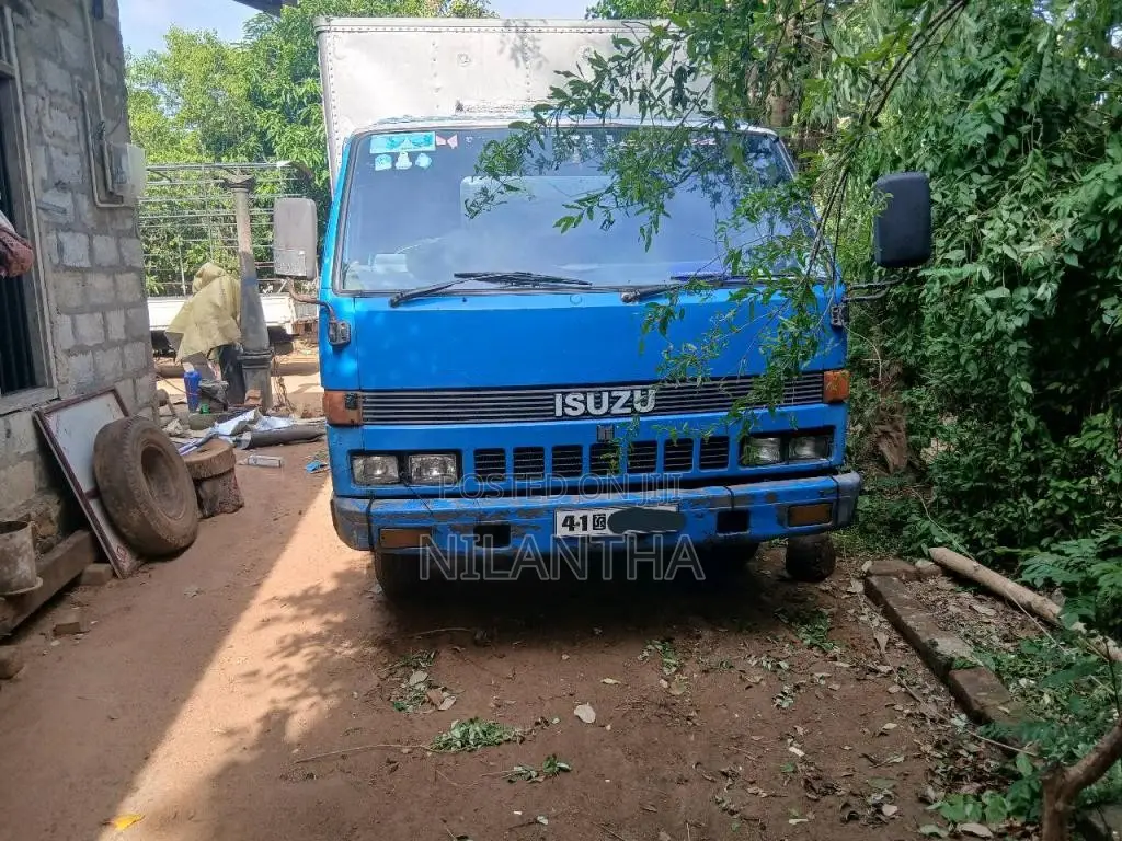 Isuzu ELF 1982 Lorry (Used)