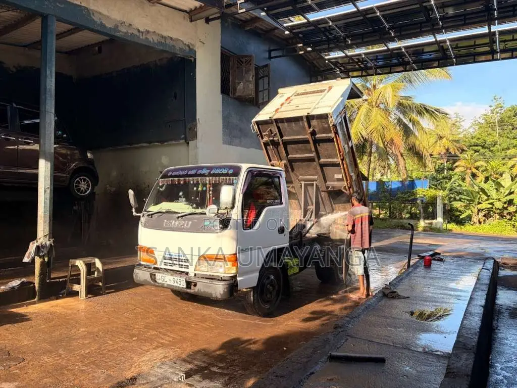 Isuzu Tipper 1997 Lorry (Used)