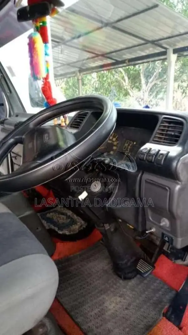 Isuzu NPR 2000 Lorry (Used)