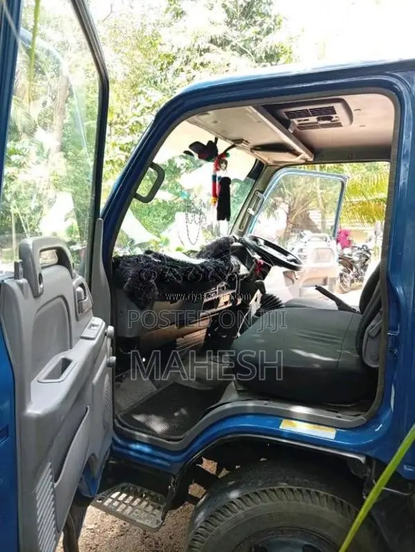 Isuzu ELF 1999 Lorry (Used)