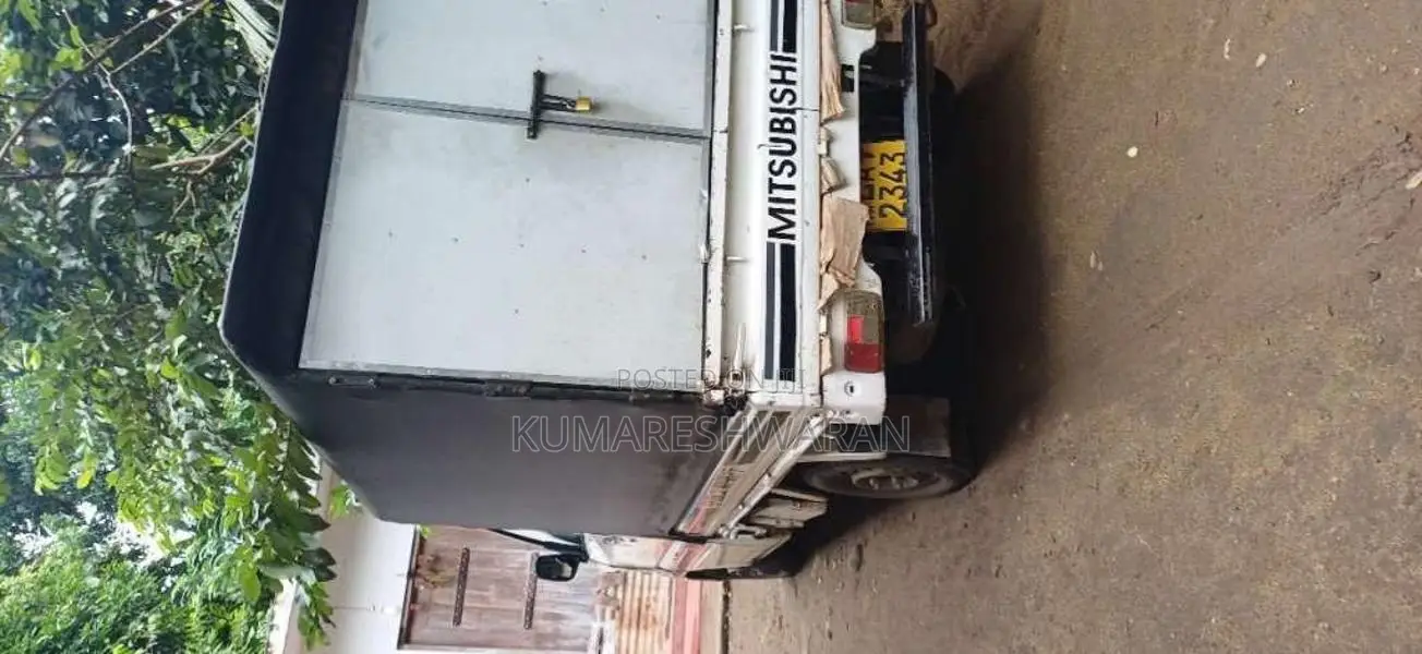 Mitsubishi 2001 Mitsubishi 2001 Lorry (Used)